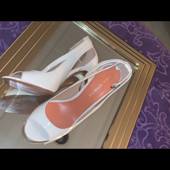 Beautiful White Shoes - Picture 11 of 11